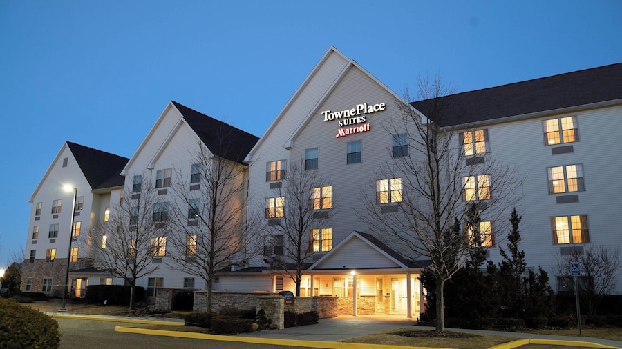 TownePlace Suites by Marriott Republic Airport Long Island