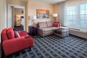 Suite, 1 Bedroom | Living area