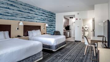 Zimmersafe, Schreibtisch, Bügeleisen/Bügelbrett, kostenlose Babybetten