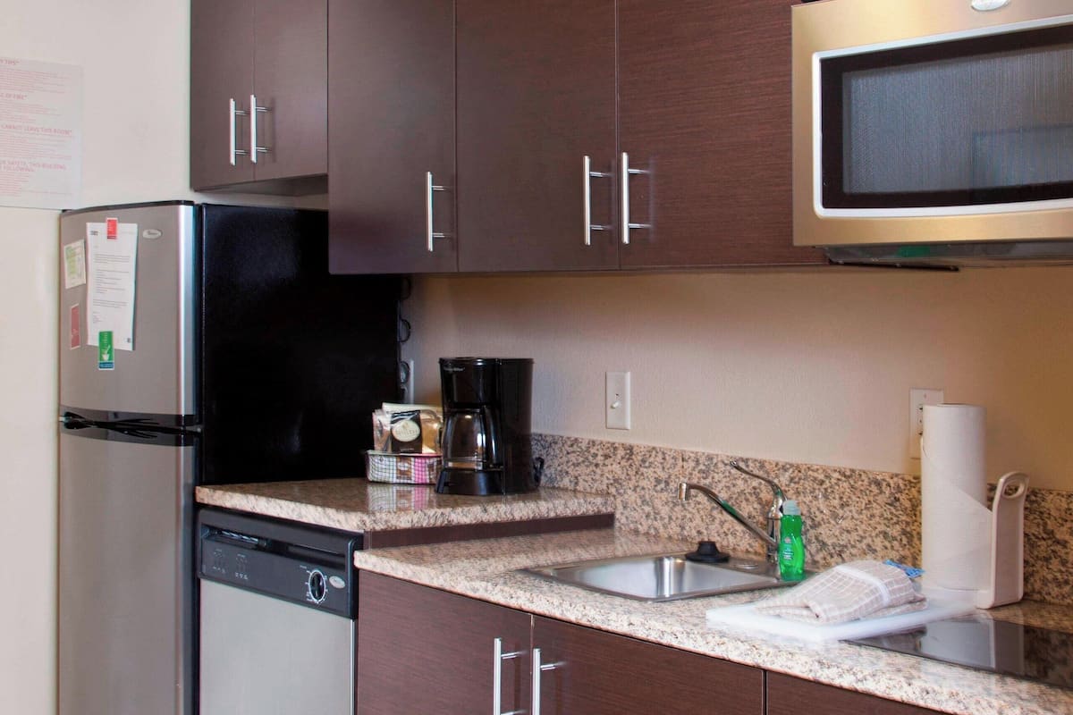 fridge, microwave, stovetop, dishwasher