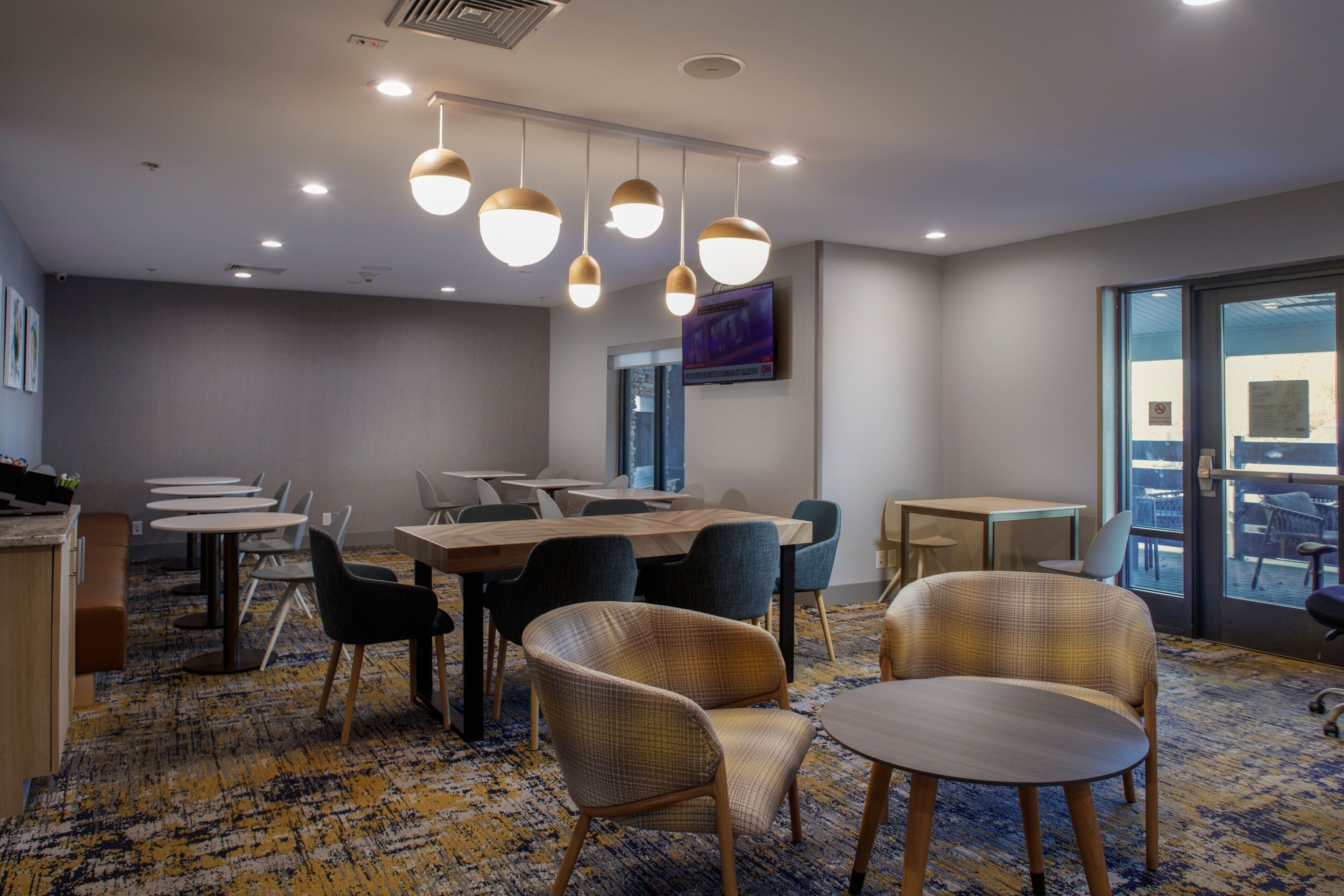 free continental breakfast