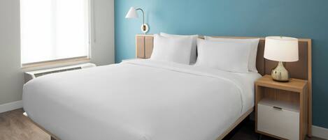 Suíte, 1 quarto, para não fumantes | Roupas de cama premium, escrivaninha, espaço de trabalho para notebook