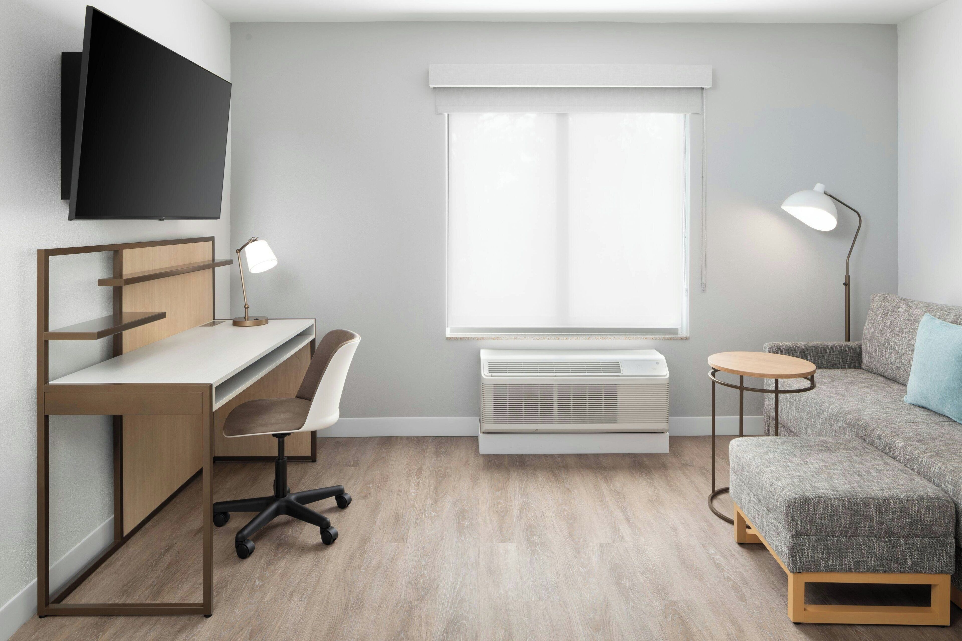 套房, 1 間臥室 | 高級寢具、書桌、筆電工作空間、遮光布/窗簾