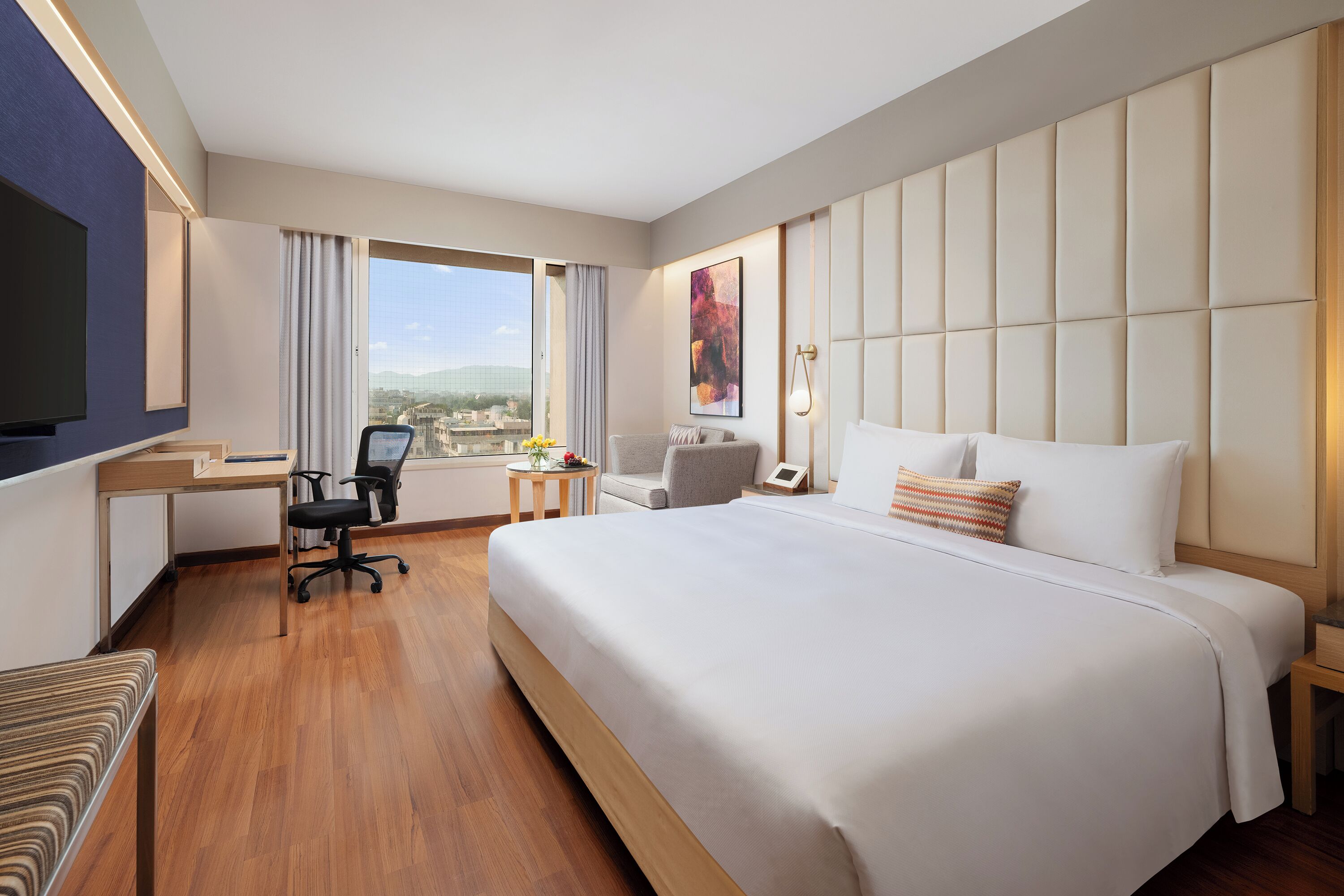 行政客房, 1 张特大床 | 迷你吧、客房内保险箱、办公桌、隔音