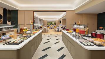 Daily buffet breakfast (INR 767 per person)