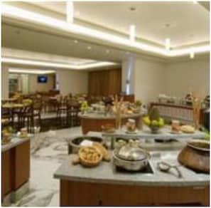 Daily buffet breakfast (INR 767 per person)