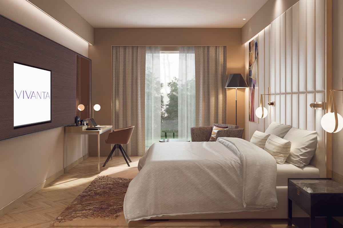 Executive Room, 1 King Bed | Minibar, in-room safe, desk, soundproofing