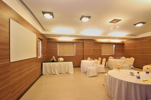 Meeting facility - LA SARA GRAND (Bengaluru)