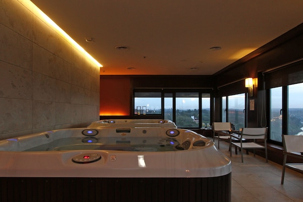 Couples treatment room(s), sauna, steam room, body treatments