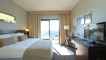 Premium bedding, down duvets, pillow-top beds, minibar