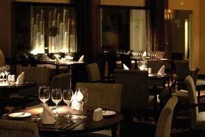 Breakfast, lunch, dinner served; pool views - Panoramic Grand (Puerto Iguazú)