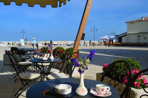 Abre todos los días (con vistas al mar)