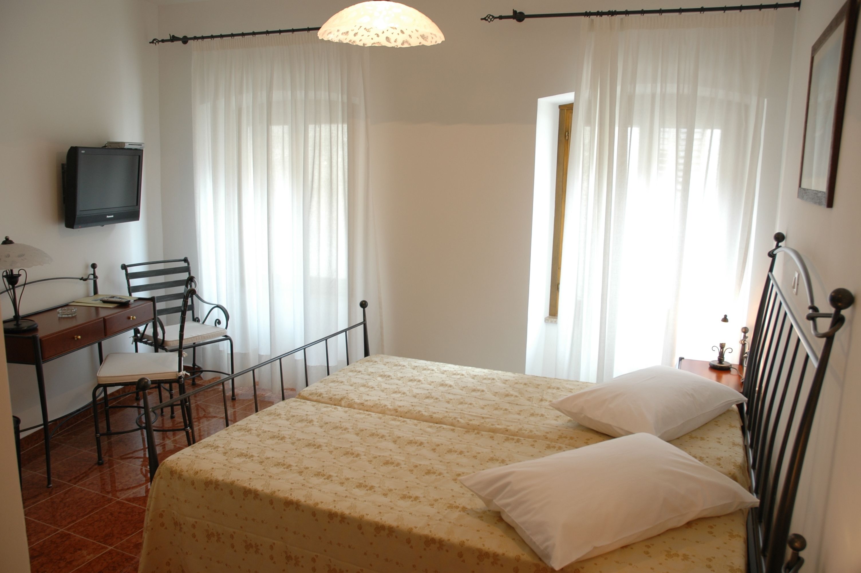 double room, sea facing | minibar, in-room safe, individually decorated, individually furnished