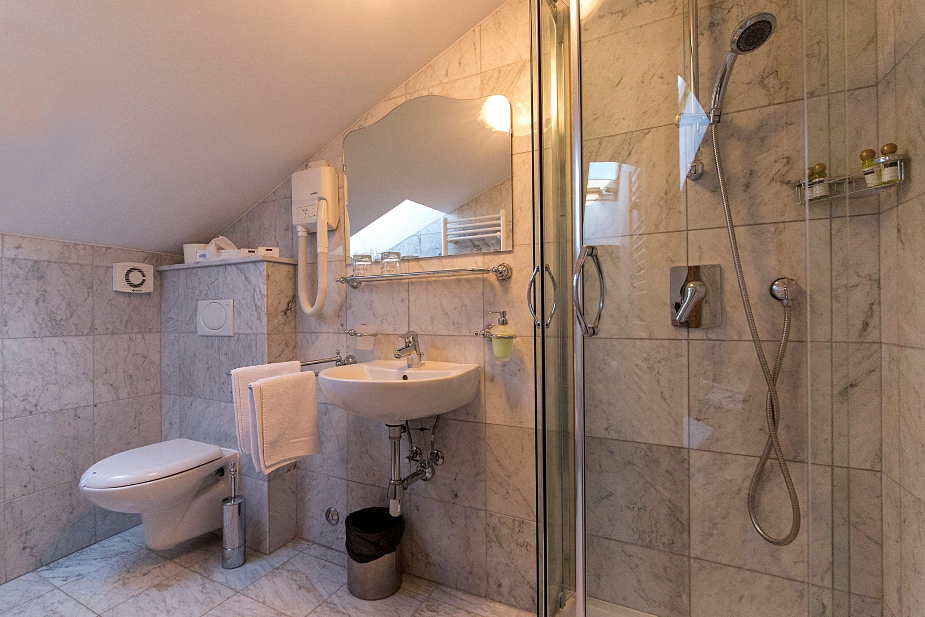 double room | bathroom | shower, free toiletries, hair dryer, towels