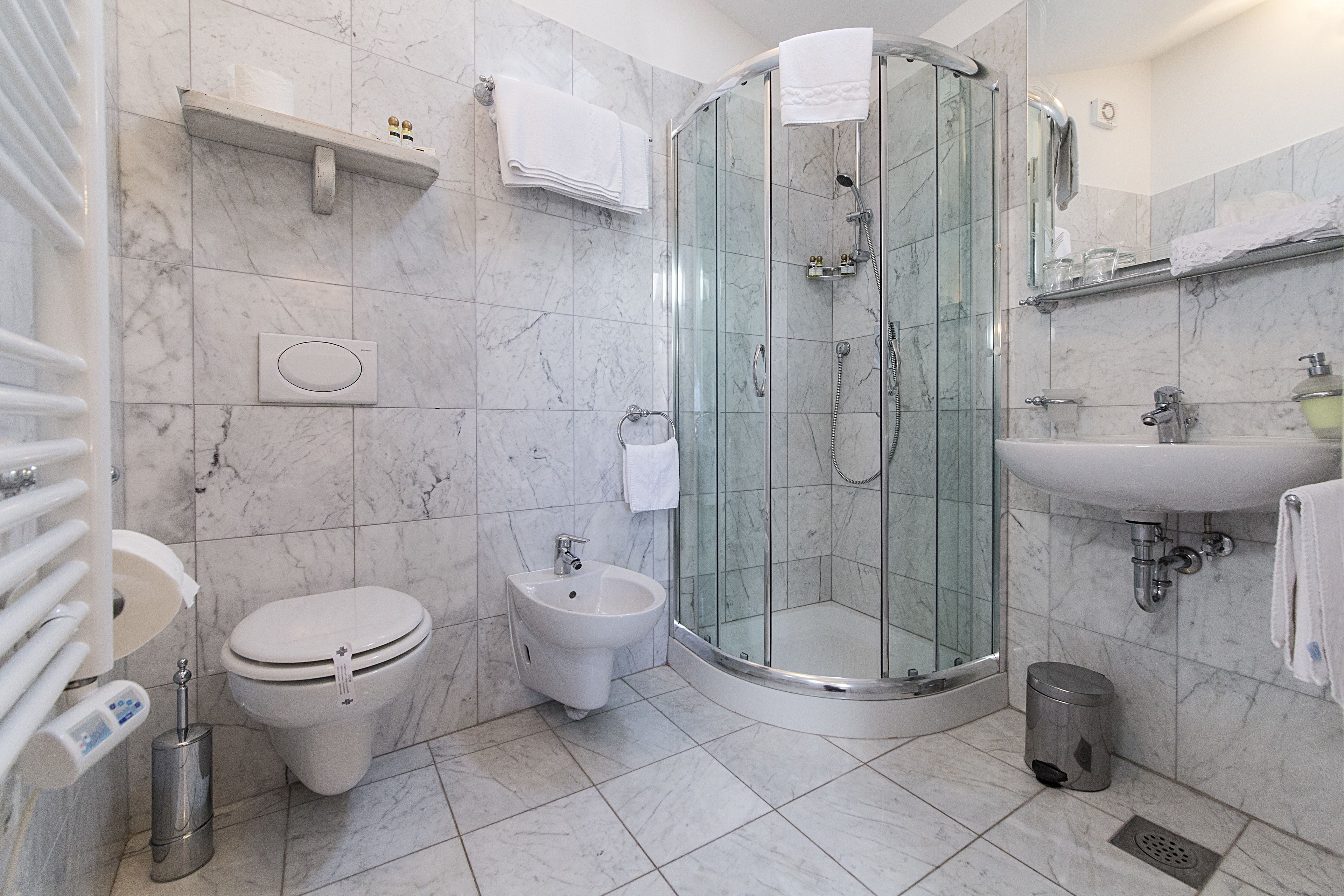 superior double room, sea view | bathroom | shower, free toiletries, hair dryer, towels