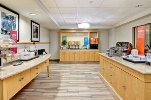 Café da manhã com buffet grátis