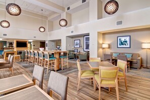 Restaurant - Hampton Inn & Suites Saint John (Saint John)