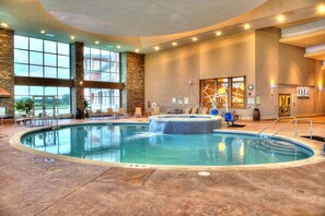 من حمّامات السباحة المغطاة