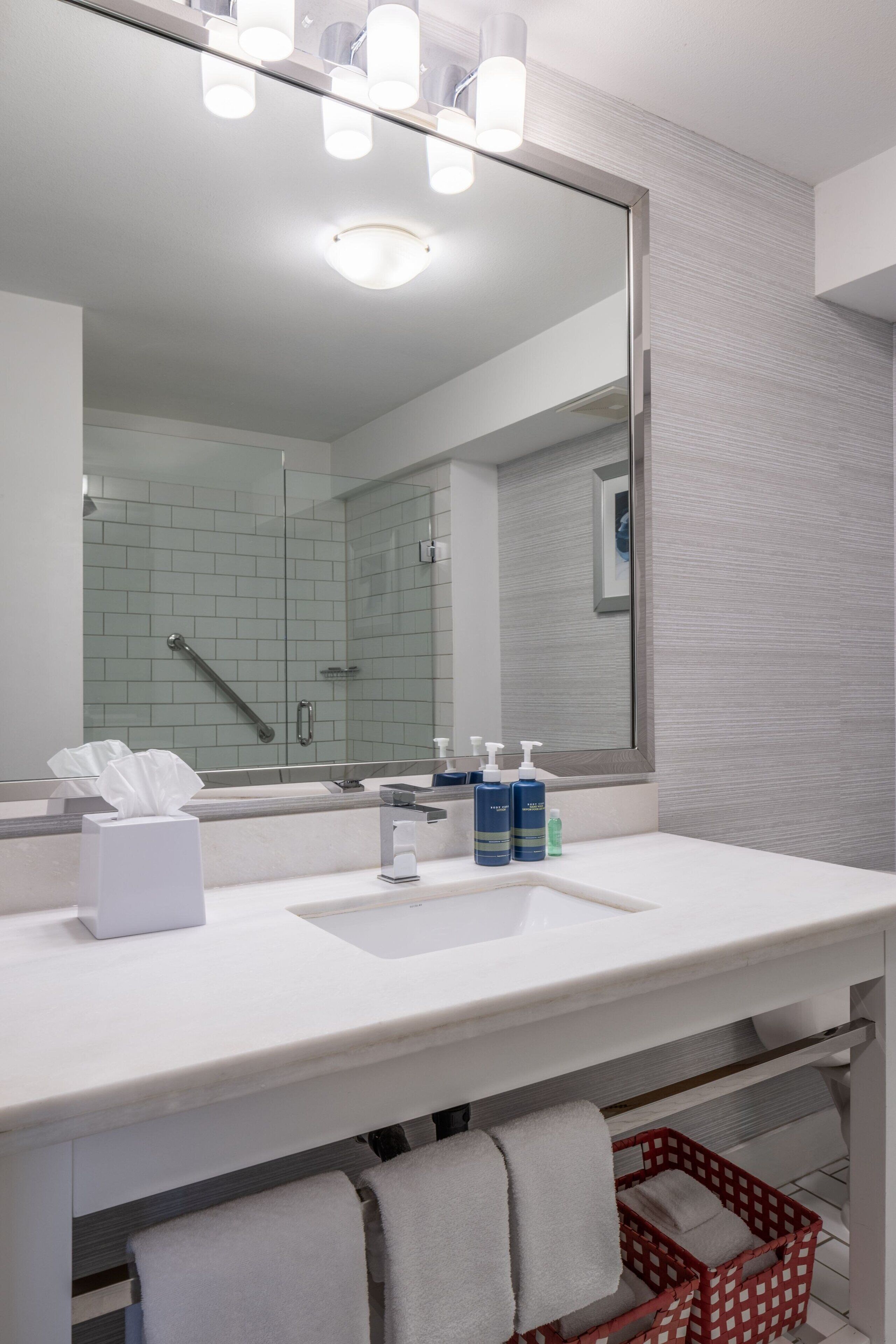 Foto - Four Points by Sheraton Victoria Gateway