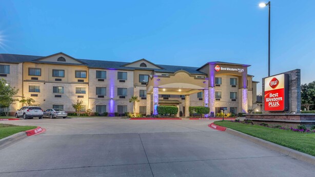 A Best Western PLUS hotel with a central entrance, multiple floors, and a parking lot. - Best Western Plus Mansfield Inn & Suites (Mansfield)