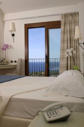 Room, Sea View