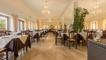 Daily buffet breakfast (EUR 15 per person)