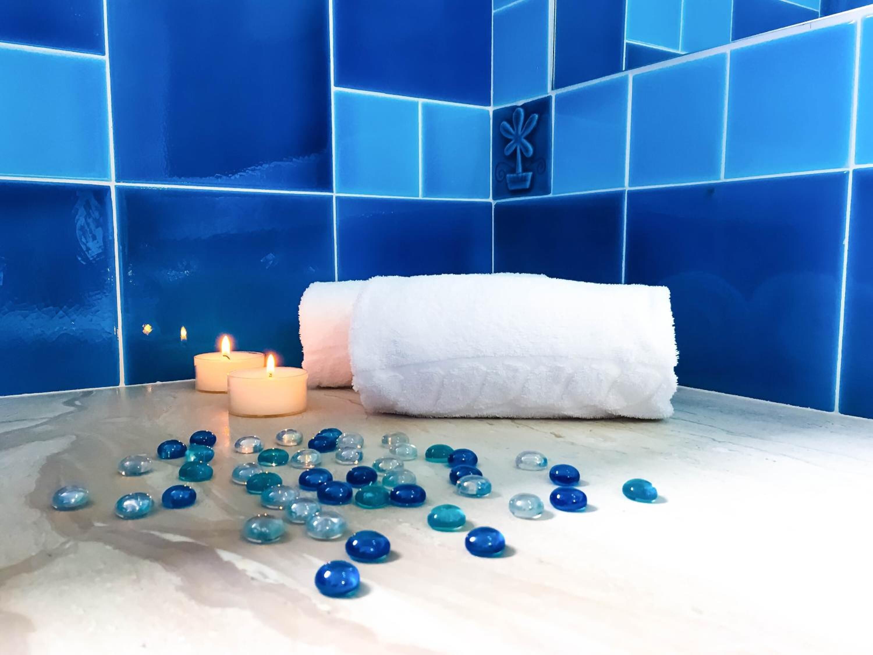 designer toiletries, hair dryer, towels