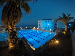 Seasonal outdoor pool, open 7 AM to 7 PM, pool umbrellas, sun loungers - Hotel Brancamaria (Dorgali)