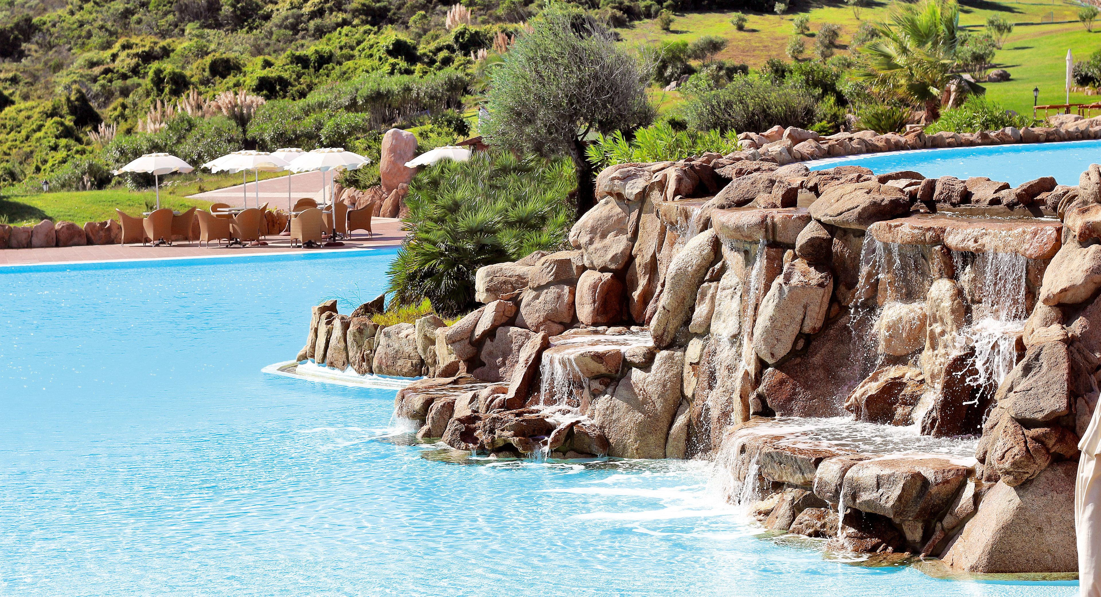 7 outdoor pools, pool umbrellas, pool loungers