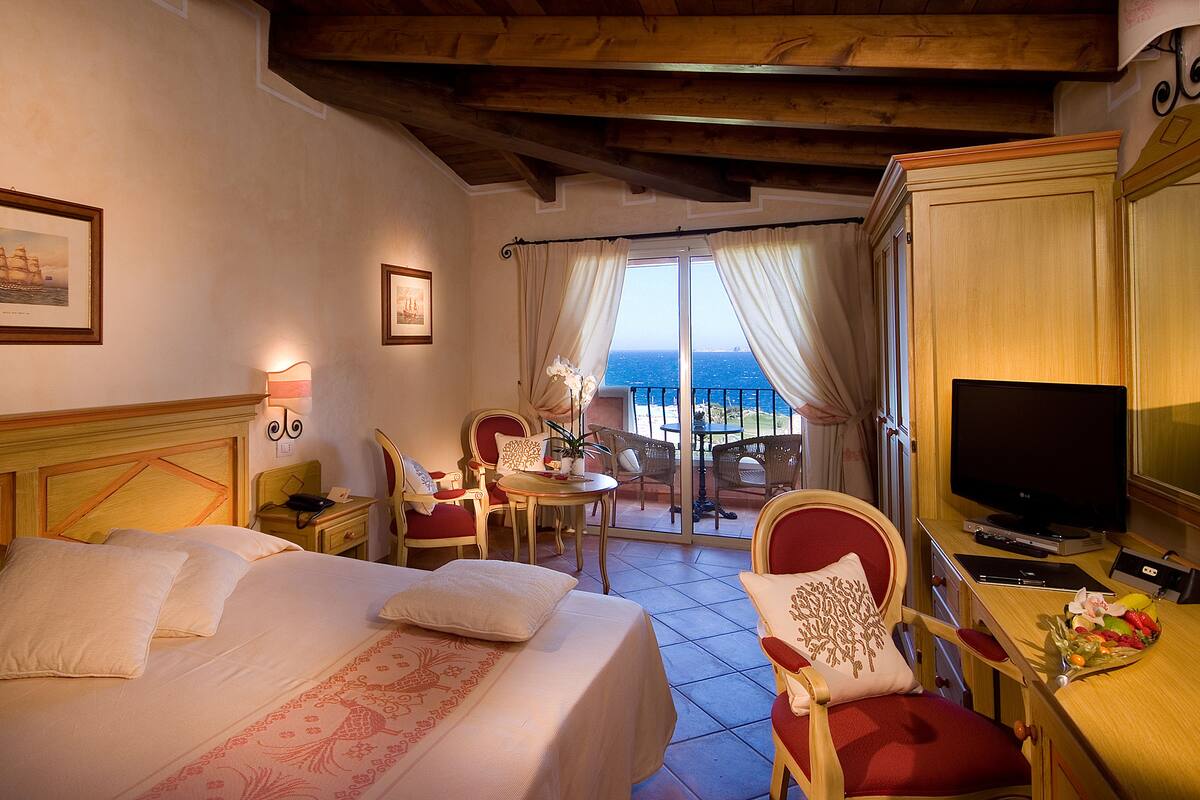 1 bedroom, hypo-allergenic bedding, minibar, in-room safe