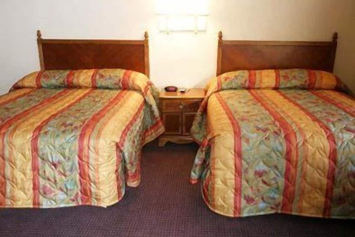 Blackout curtains, free WiFi, bed sheets