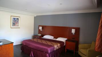 Blackout drapes, free WiFi, bed sheets