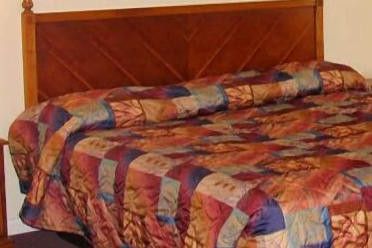 Blackout curtains, free WiFi, bed sheets