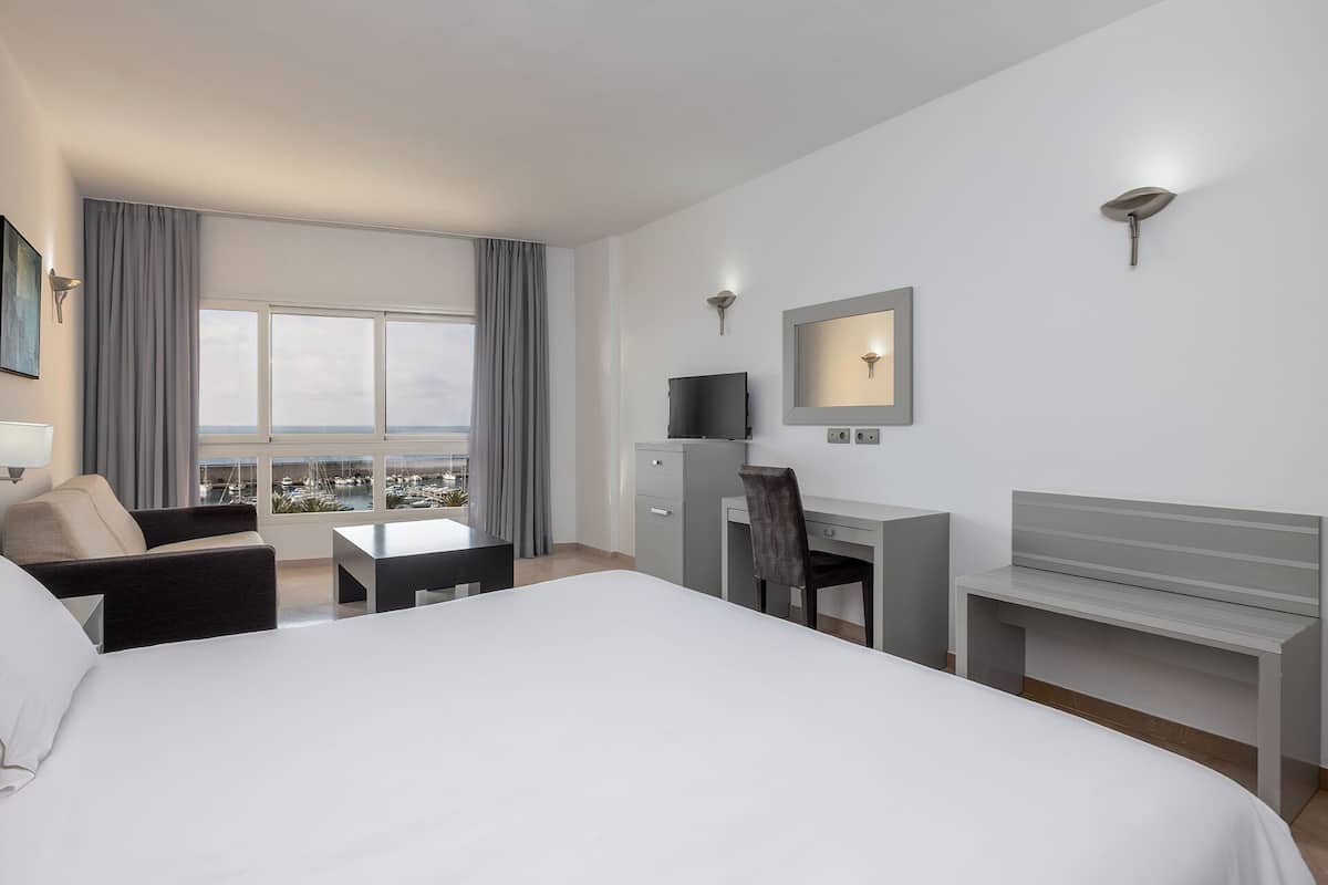 Superior dubbelrum | 1 sovrum, värdeförvaringsskåp på rummet och skrivbord