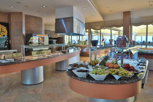 Daily buffet breakfast for a fee