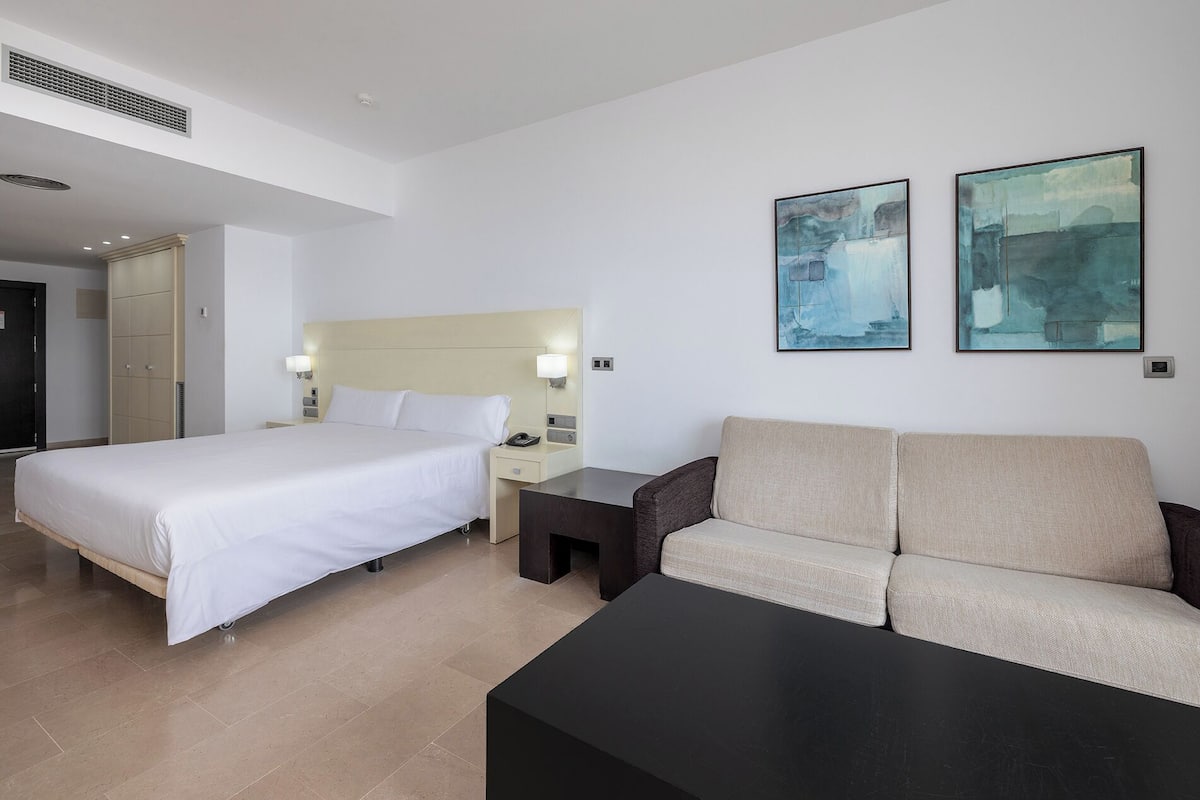 Double Room (with living area) | 1 bedroom, in-room safe, desk, blackout curtains