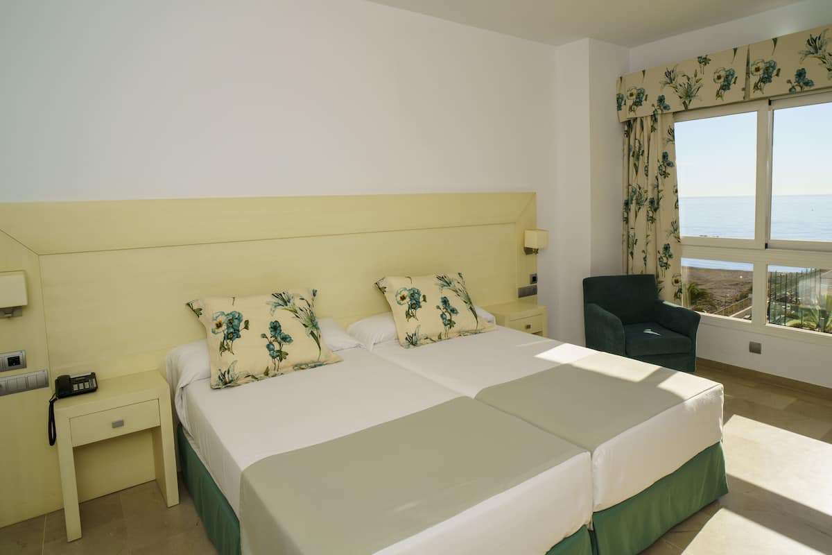 1 bedroom, in-room safe, desk, blackout curtains
