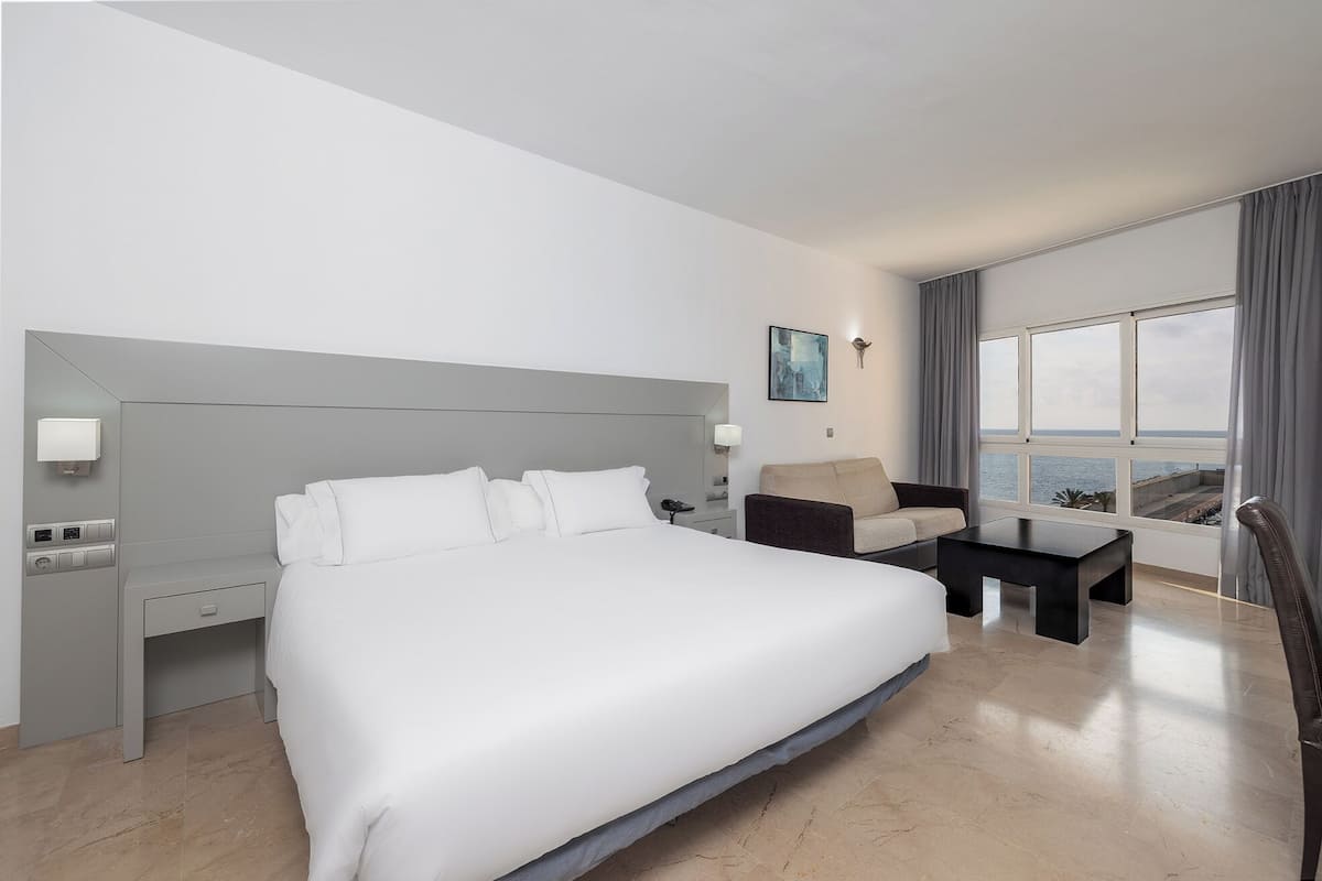 Superior Double Room | 1 bedroom, in-room safe, desk, blackout curtains