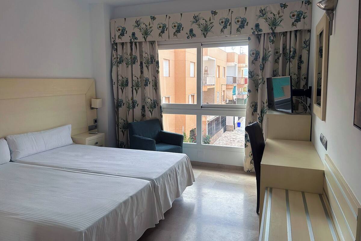 1 bedroom, in-room safe, desk, blackout curtains