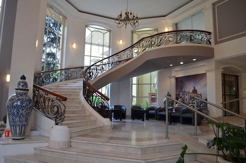 Plaza Camelinas Hotel