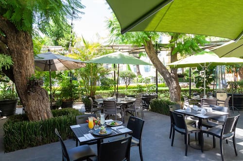 Breakfast, lunch, dinner served; garden views
