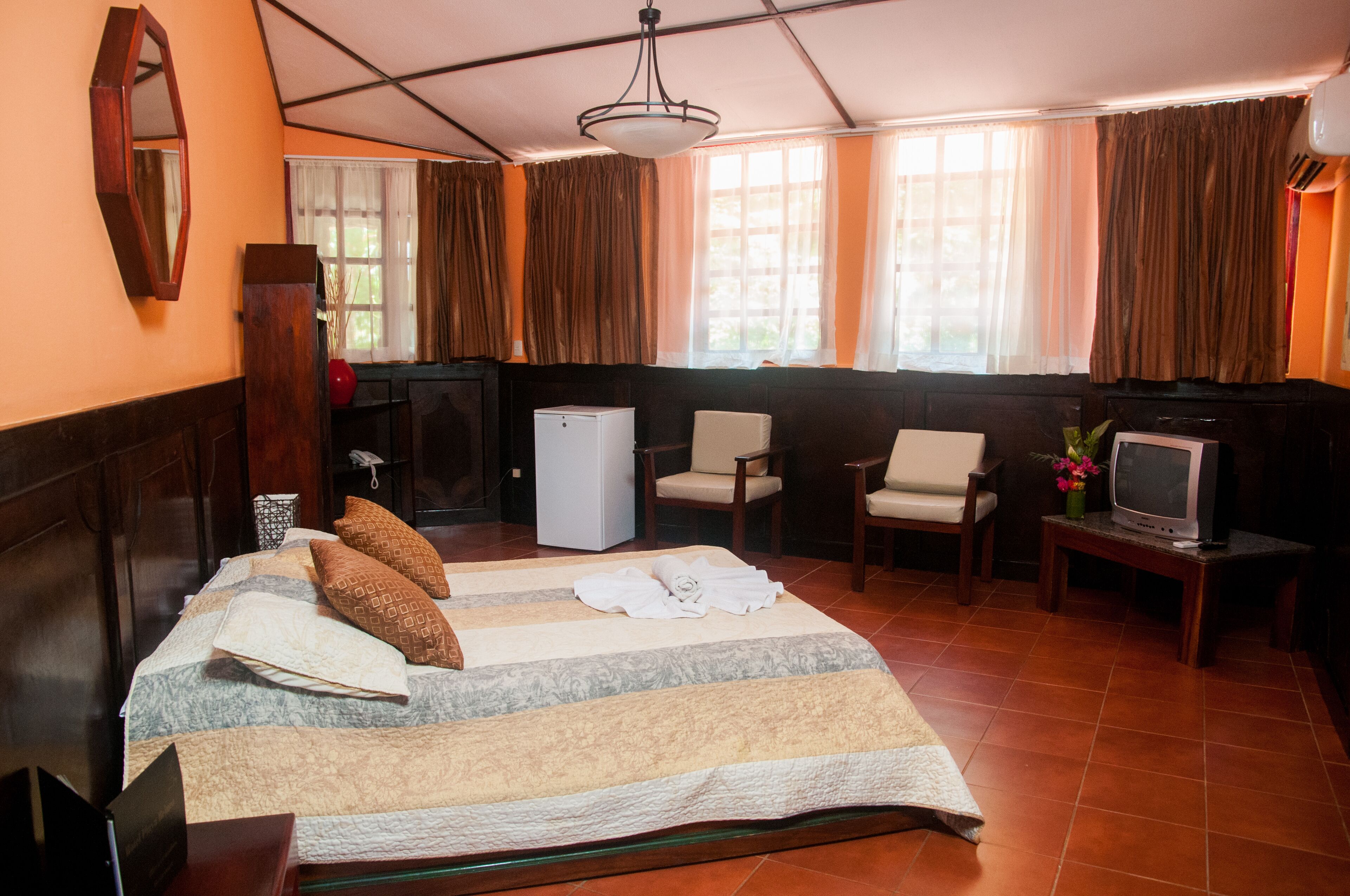 Premium bedding, in-room safe, free WiFi