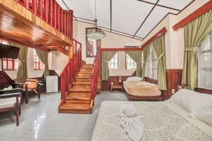 Superior Family Room Quadruple | 高档床上用品、客房内保险箱、免费 WiFi