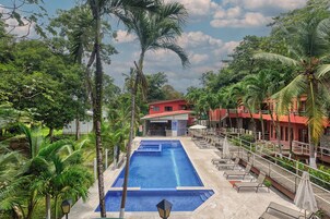 2 piscinas al aire libre