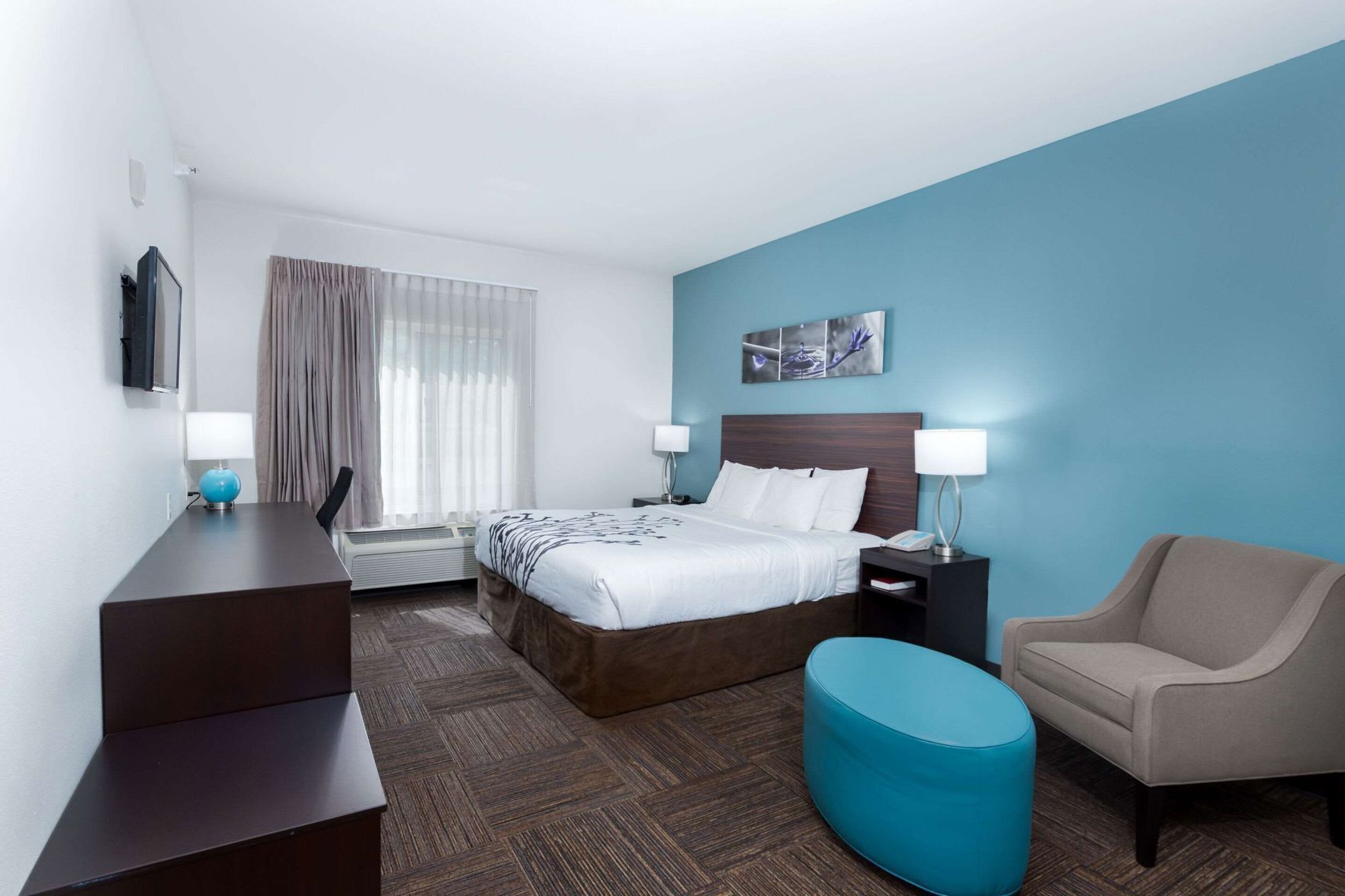 In-room safe, desk, laptop workspace, iron/ironing board