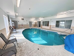 Indoor pool - Sleep Inn & Suites Washington near Peoria (Washington)