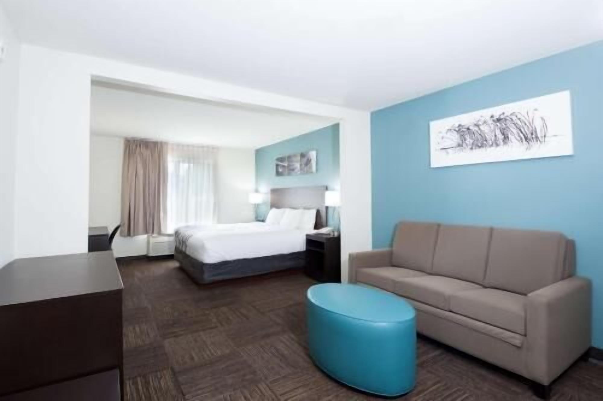In-room safe, desk, laptop workspace, iron/ironing board