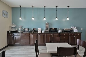 Free buffet breakfast - Sleep Inn & Suites Washington near Peoria (Washington)