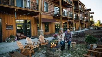 Déjeuner et dîner servis sur place, vue sur le golf