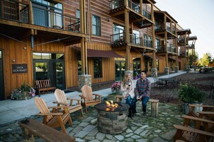 Se sirven almuerzos y cocina americana (con vistas al campo de golf) 